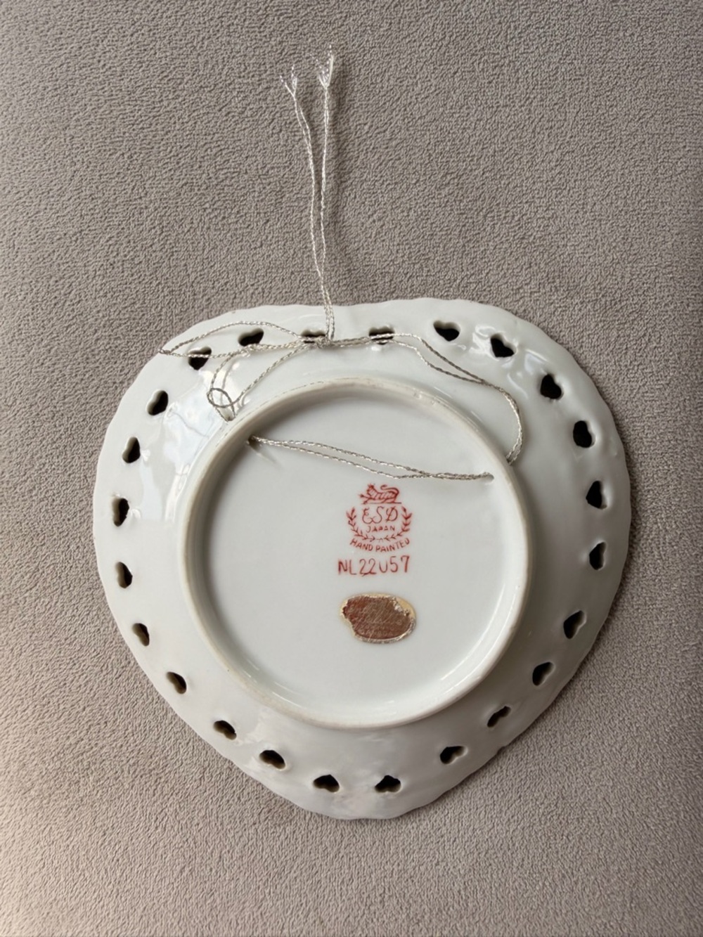 Vintage Niagara Falls Canada Heart-Shaped Souvenir Plate - White & Gold - Picture 2 of 3